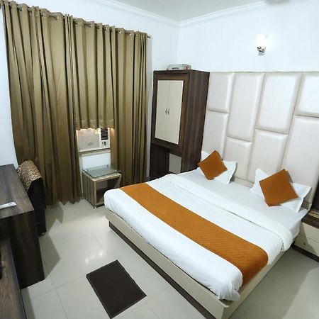 Hotel Malhotra Inn 50 Meter From Golden Temple Amritsar Buitenkant foto