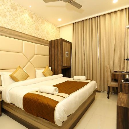 Hotel Malhotra Inn 50 Meter From Golden Temple Amritsar Buitenkant foto