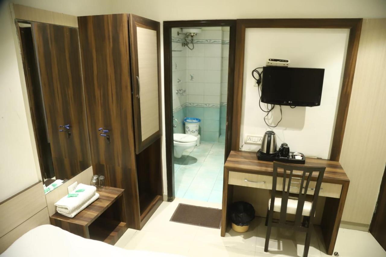 Hotel Malhotra Inn 50 Meter From Golden Temple Amritsar Buitenkant foto