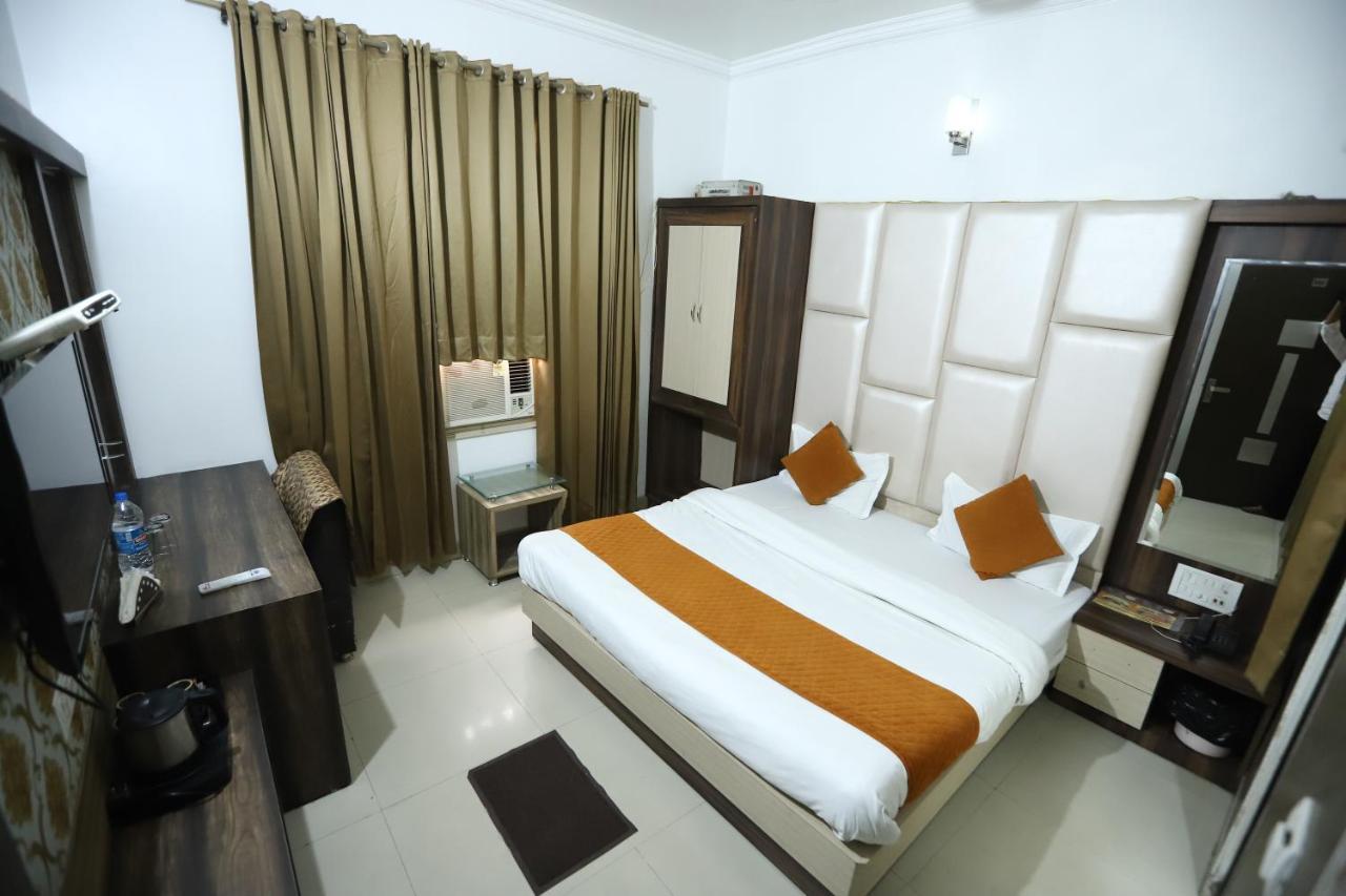 Hotel Malhotra Inn 50 Meter From Golden Temple Amritsar Buitenkant foto