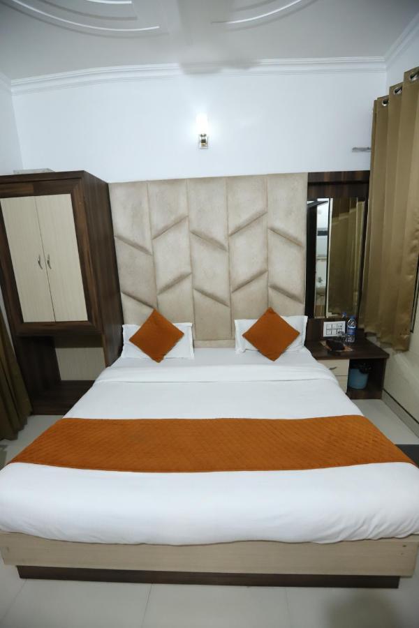 Hotel Malhotra Inn 50 Meter From Golden Temple Amritsar Buitenkant foto
