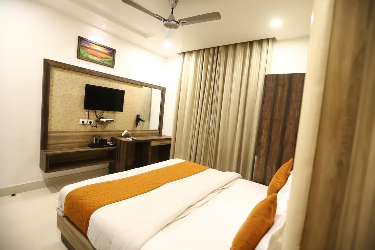 Hotel Malhotra Inn 50 Meter From Golden Temple Amritsar Buitenkant foto