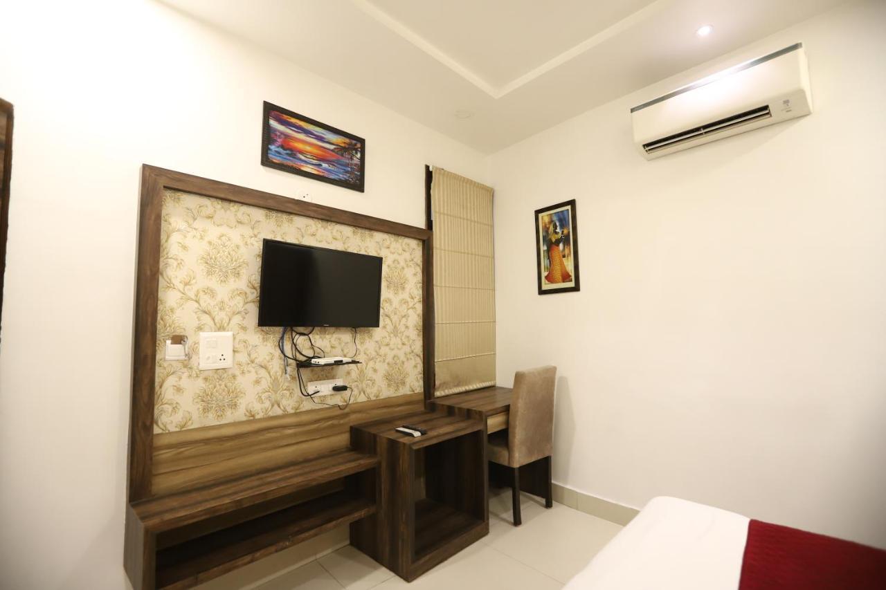 Hotel Malhotra Inn 50 Meter From Golden Temple Amritsar Buitenkant foto