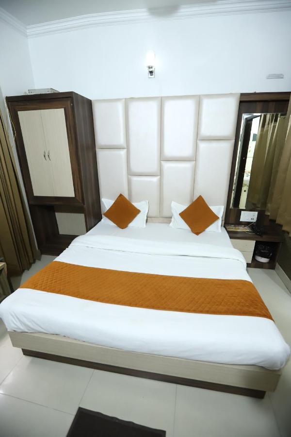 Hotel Malhotra Inn 50 Meter From Golden Temple Amritsar Buitenkant foto