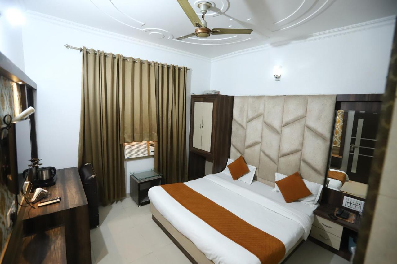 Hotel Malhotra Inn 50 Meter From Golden Temple Amritsar Buitenkant foto