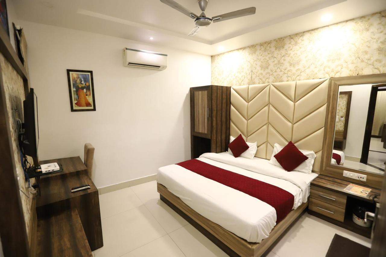 Hotel Malhotra Inn 50 Meter From Golden Temple Amritsar Buitenkant foto