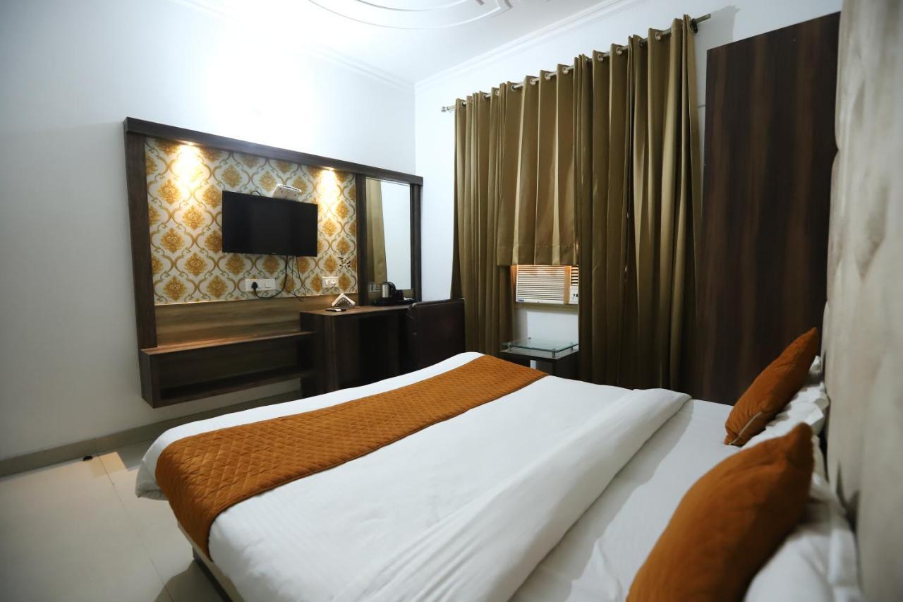 Hotel Malhotra Inn 50 Meter From Golden Temple Amritsar Buitenkant foto