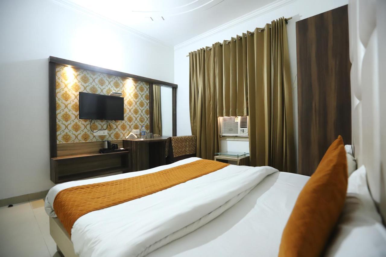 Hotel Malhotra Inn 50 Meter From Golden Temple Amritsar Buitenkant foto