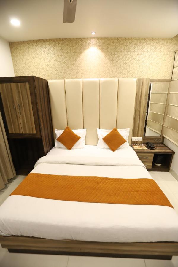 Hotel Malhotra Inn 50 Meter From Golden Temple Amritsar Buitenkant foto