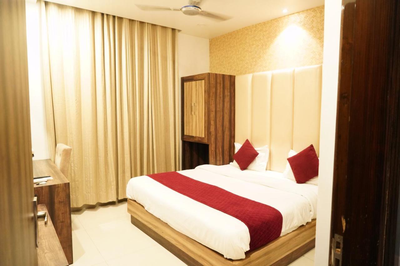 Hotel Malhotra Inn 50 Meter From Golden Temple Amritsar Buitenkant foto