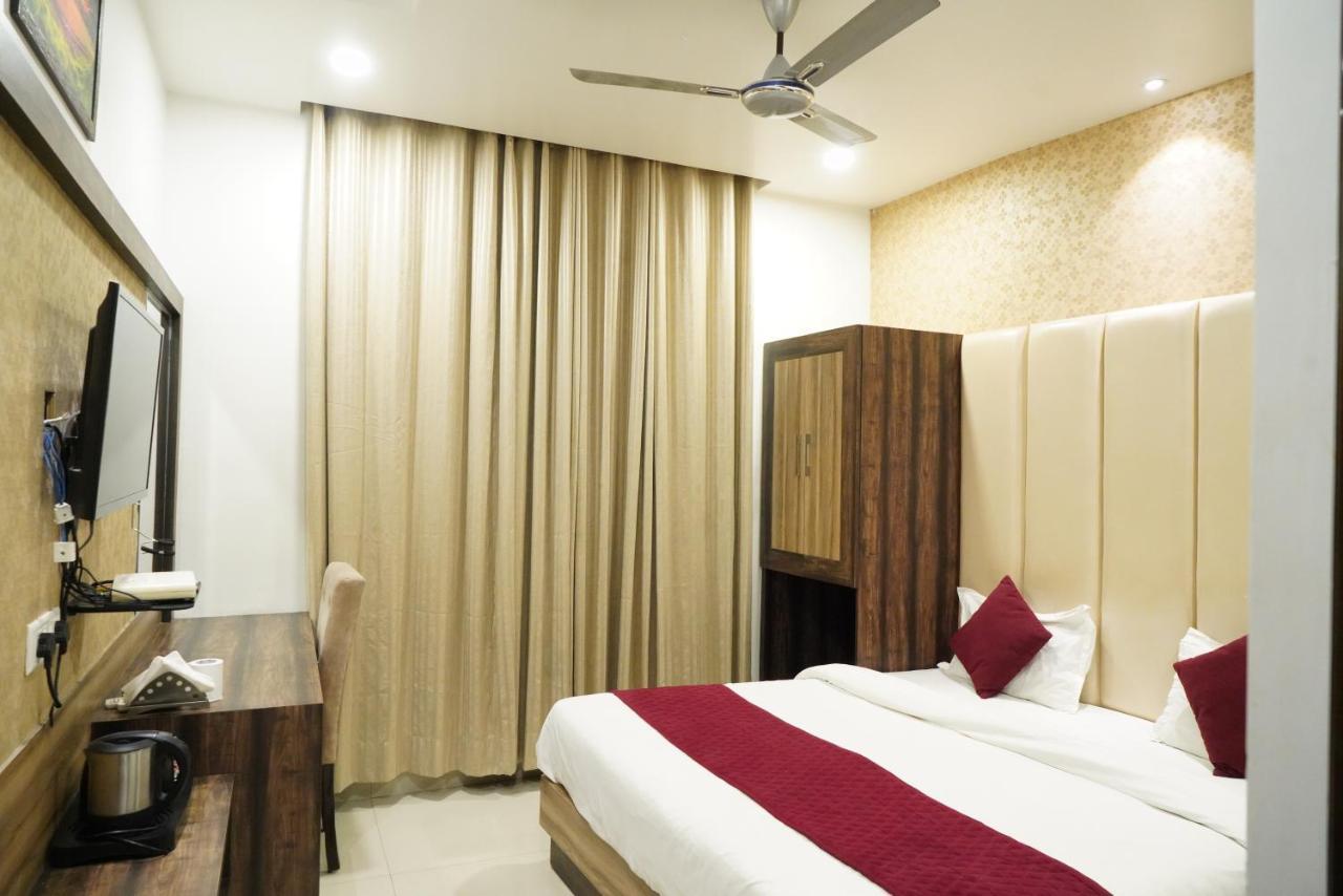 Hotel Malhotra Inn 50 Meter From Golden Temple Amritsar Buitenkant foto