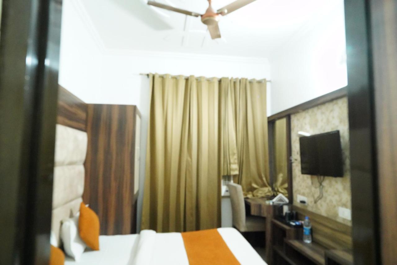 Hotel Malhotra Inn 50 Meter From Golden Temple Amritsar Buitenkant foto