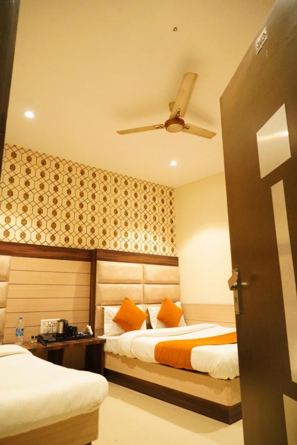 Hotel Malhotra Inn 50 Meter From Golden Temple Amritsar Buitenkant foto