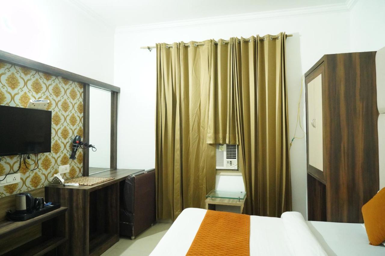 Hotel Malhotra Inn 50 Meter From Golden Temple Amritsar Buitenkant foto