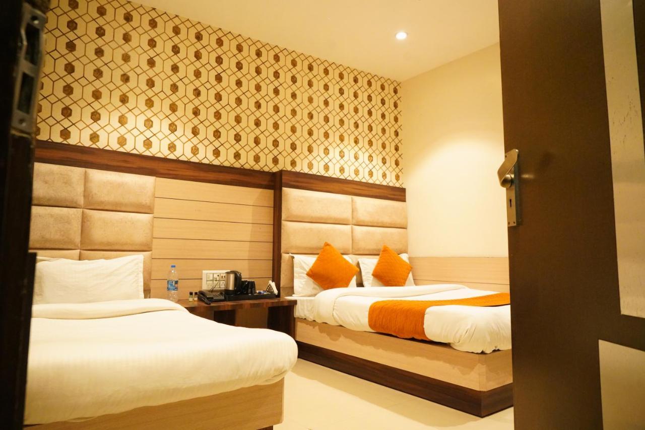 Hotel Malhotra Inn 50 Meter From Golden Temple Amritsar Buitenkant foto