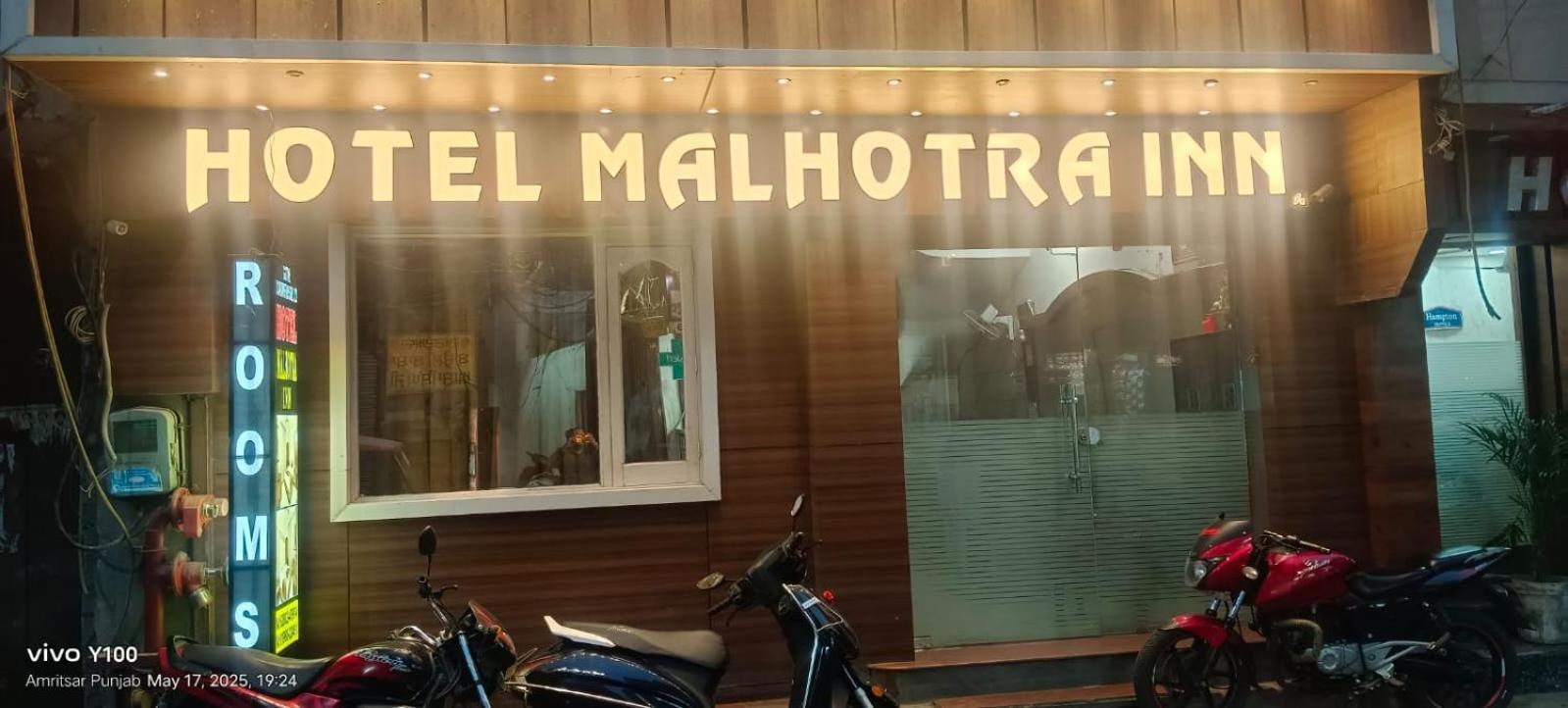 Hotel Malhotra Inn 50 Meter From Golden Temple Amritsar Buitenkant foto