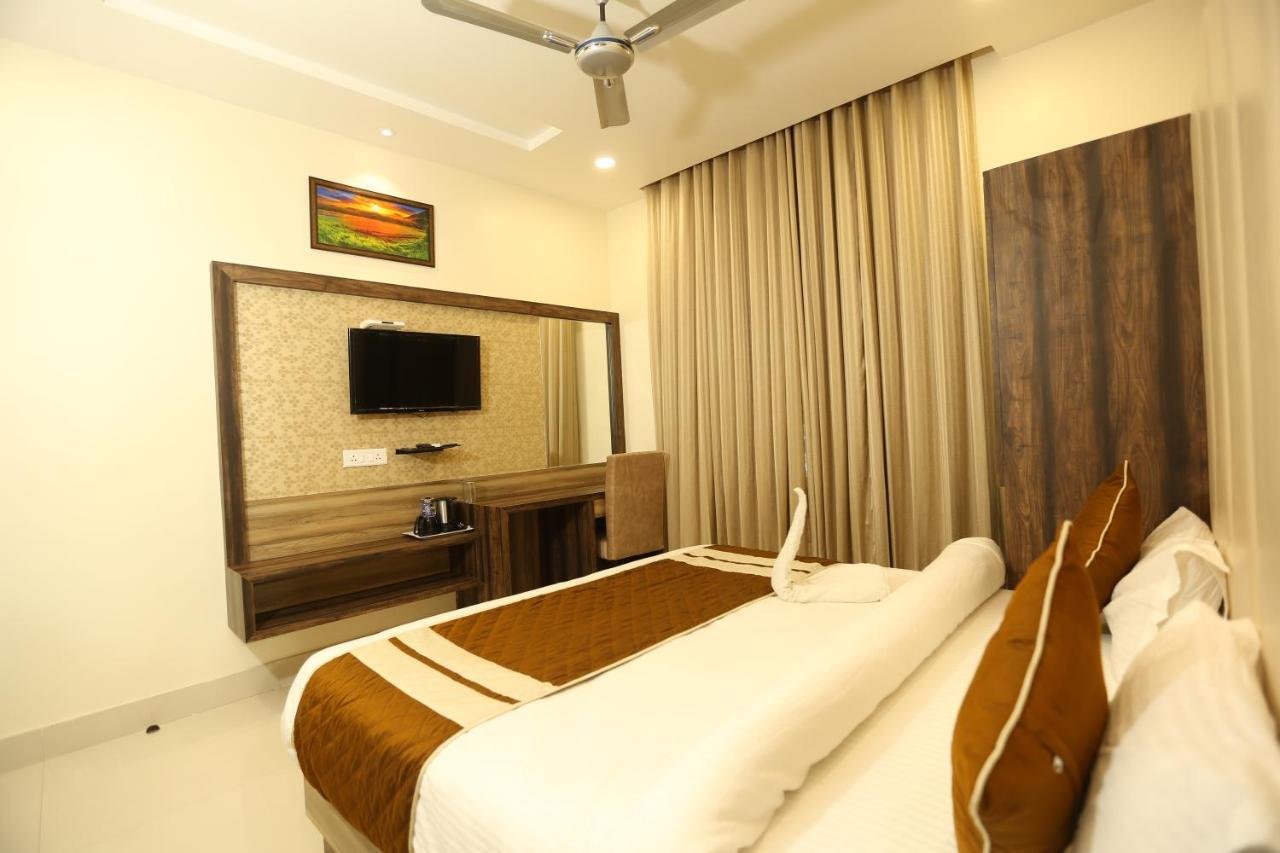 Hotel Malhotra Inn 50 Meter From Golden Temple Amritsar Buitenkant foto