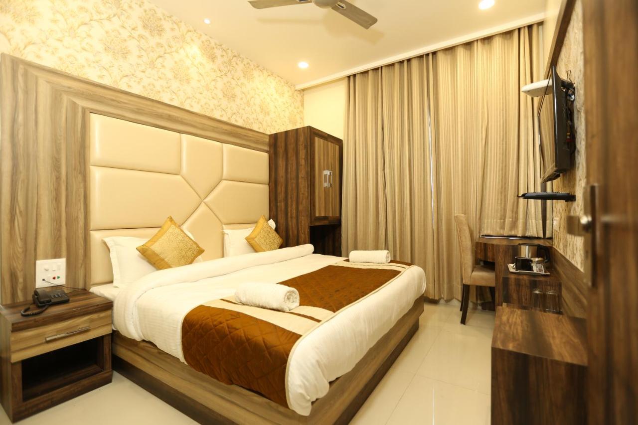 Hotel Malhotra Inn 50 Meter From Golden Temple Amritsar Buitenkant foto