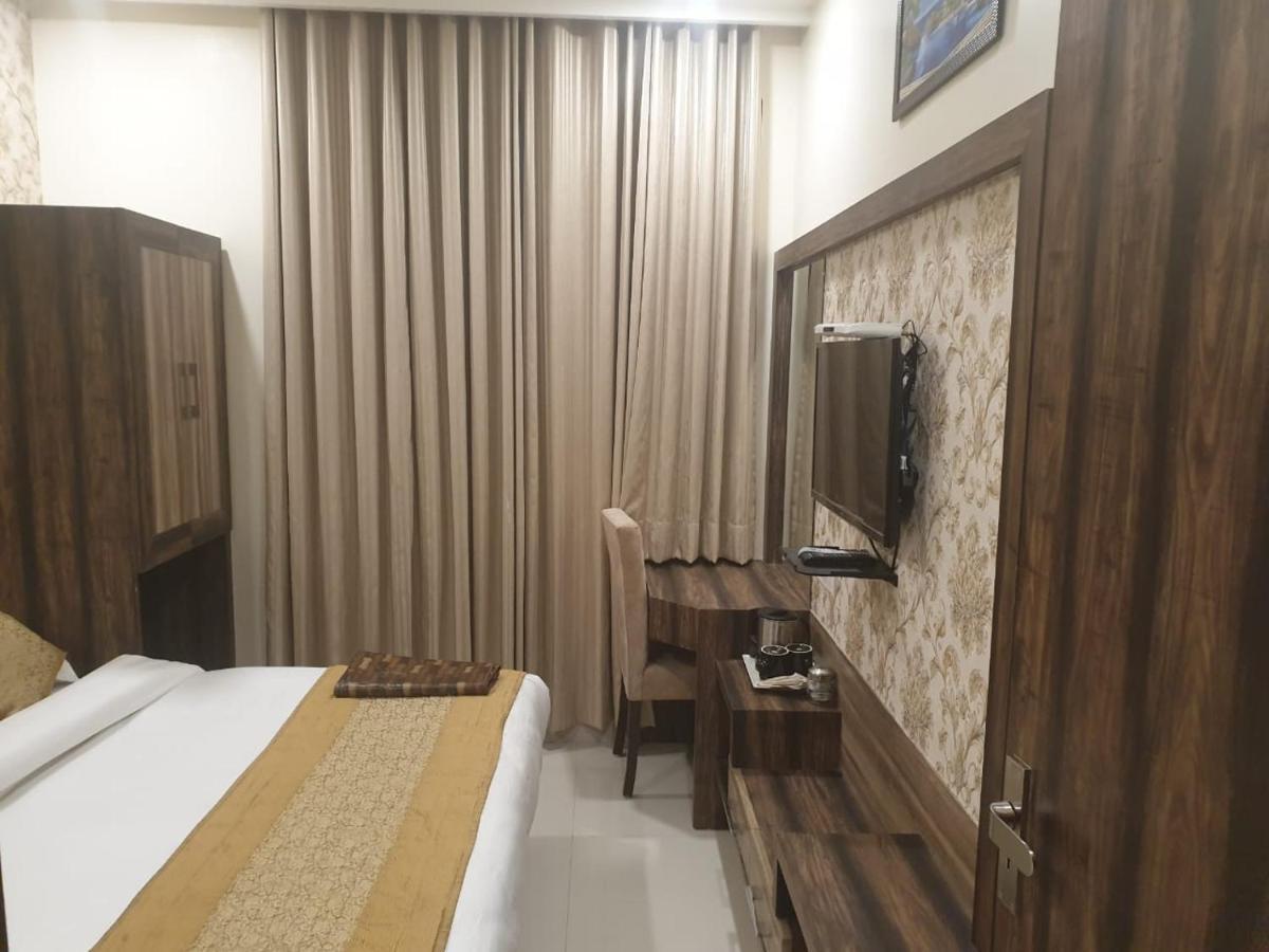 Hotel Malhotra Inn 50 Meter From Golden Temple Amritsar Buitenkant foto